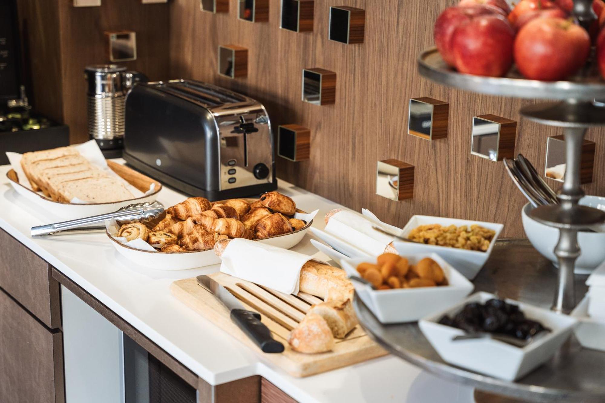 Hotel Eiffel Segur 3*