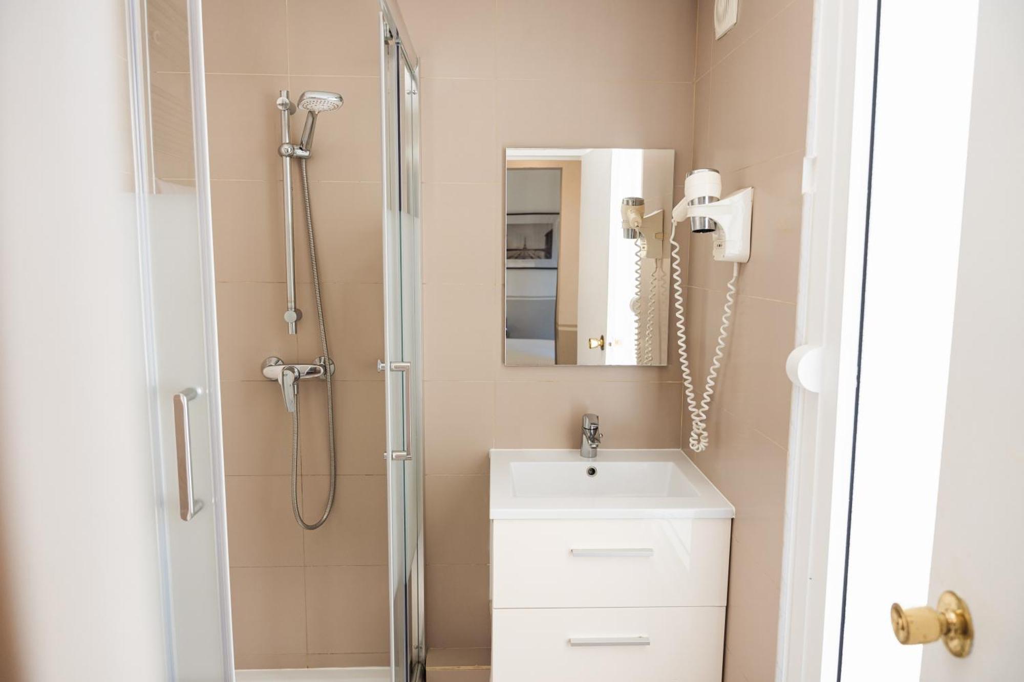 Eiffel Segur Hotel Paris