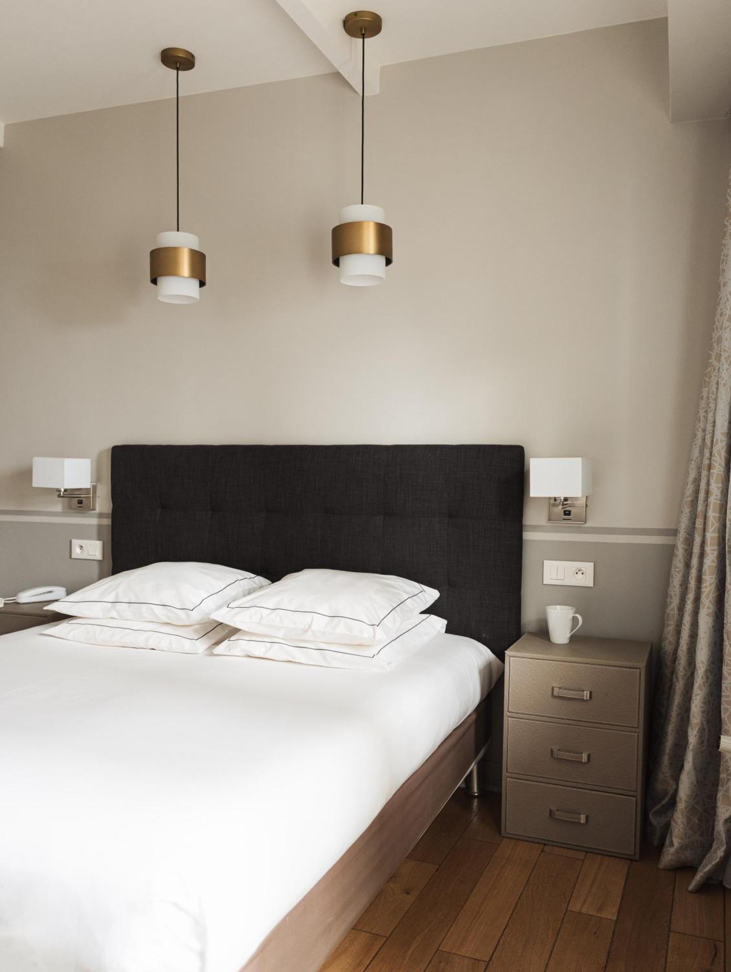 Eiffel Segur Hotel 3*