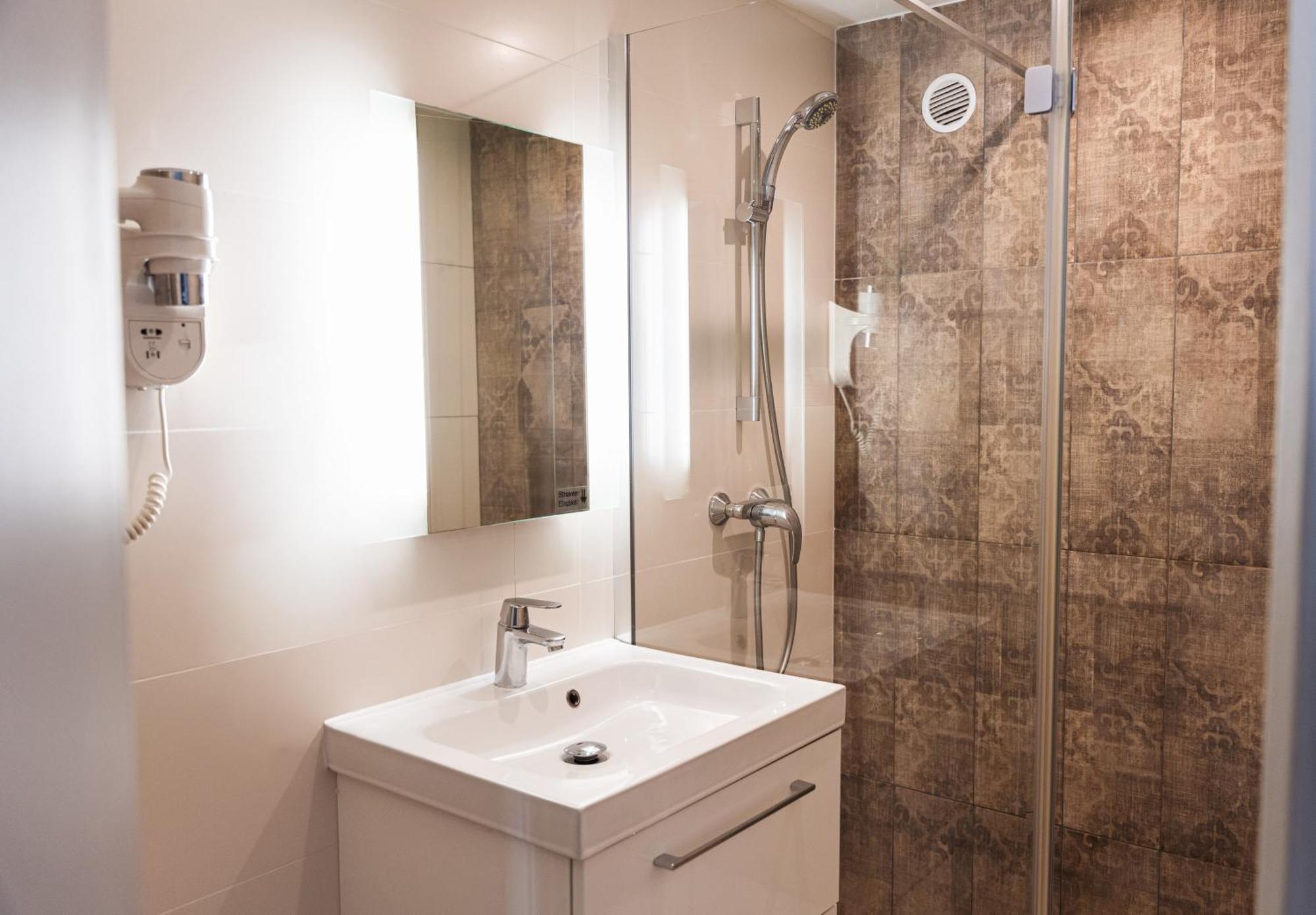 Eiffel Segur 3* Paris