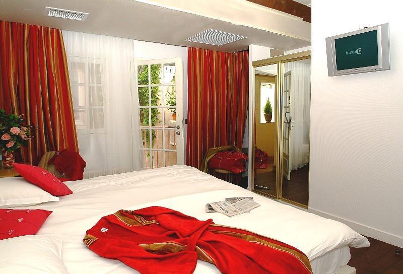 Eiffel Segur Hotel 3*